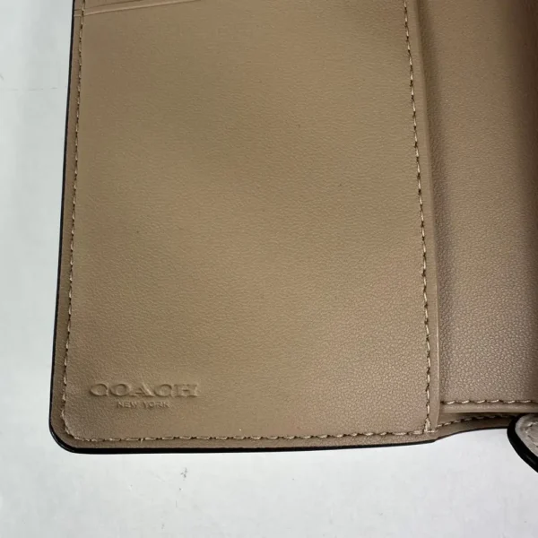 COACH C0082 Medium Corner Zip Wallet In Signature - Image 3