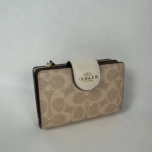 COACH C0082 Medium Corner Zip Wallet In Signature - Image 7