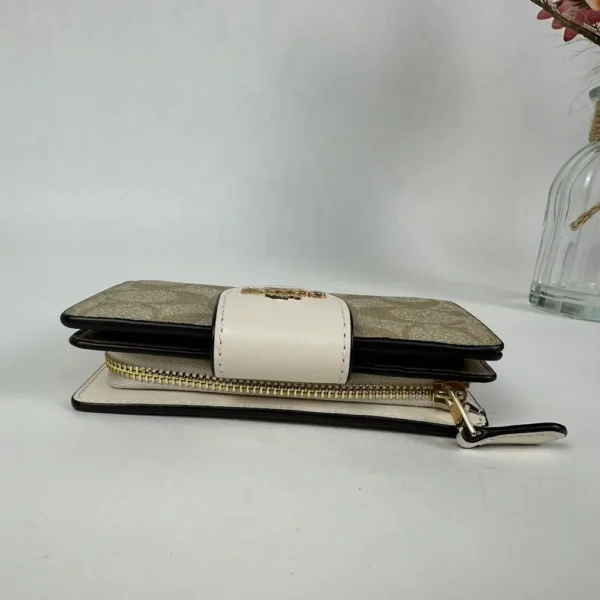 COACH C0082 Medium Corner Zip Wallet In Signature - Image 6