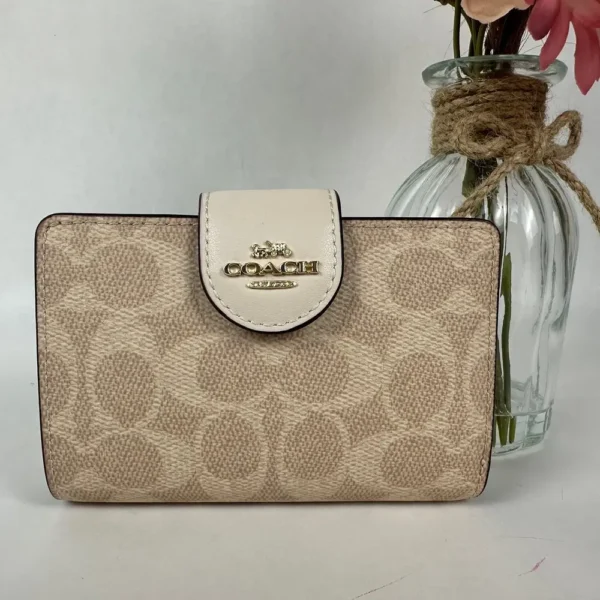 COACH C0082 Medium Corner Zip Wallet In Signature - Image 5