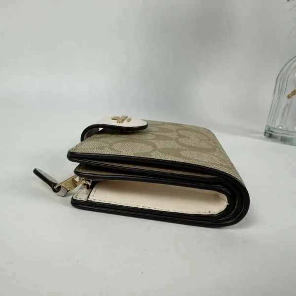 COACH C0082 Medium Corner Zip Wallet In Signature - Image 9