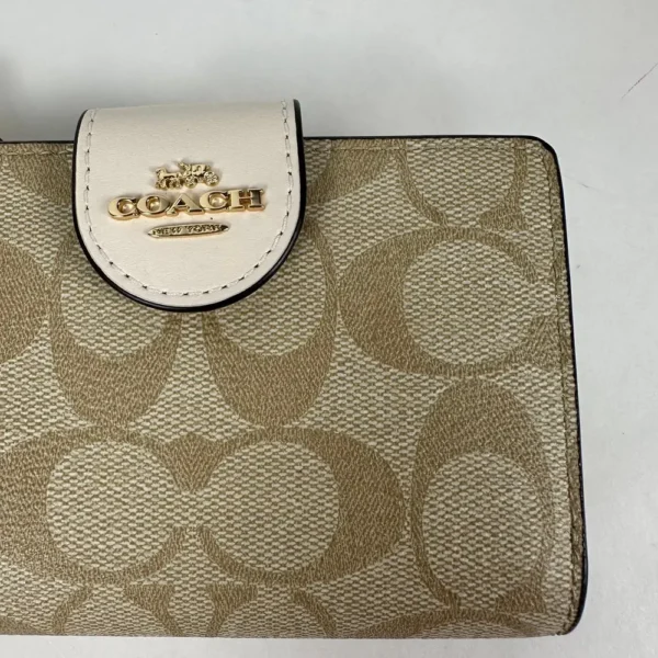 COACH C0082 Medium Corner Zip Wallet In Signature - Image 10