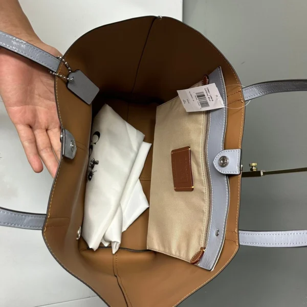 Coach CR651 North Tote Bag 32 - Image 5