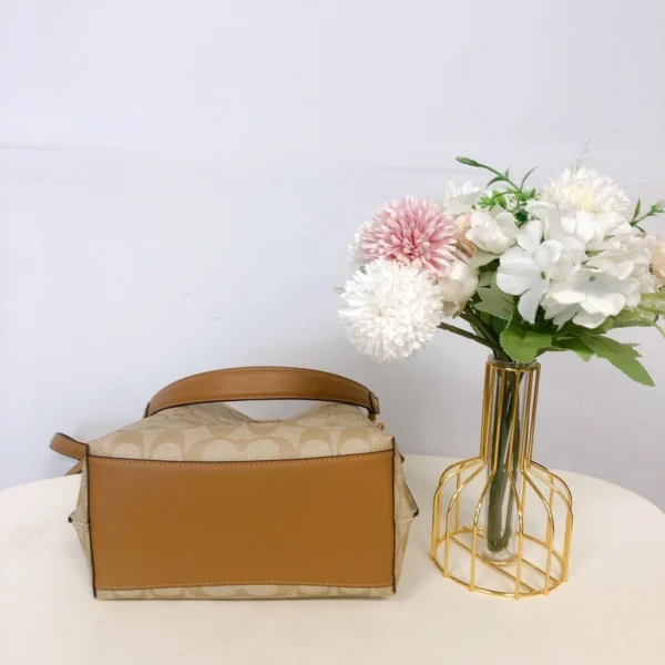 Coach CA582 Mollie Bucket Bag 22 In Signature Canvas IN Lt Khaki Lt Saddle - Image 4
