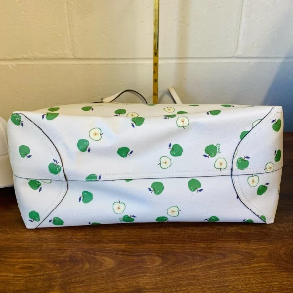 COACH C4119 City Tote With Apple Print Chalk Green Multi - Image 4