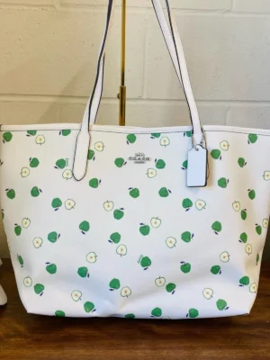 COACH C4119 City Tote With Apple Print Chalk Green Multi