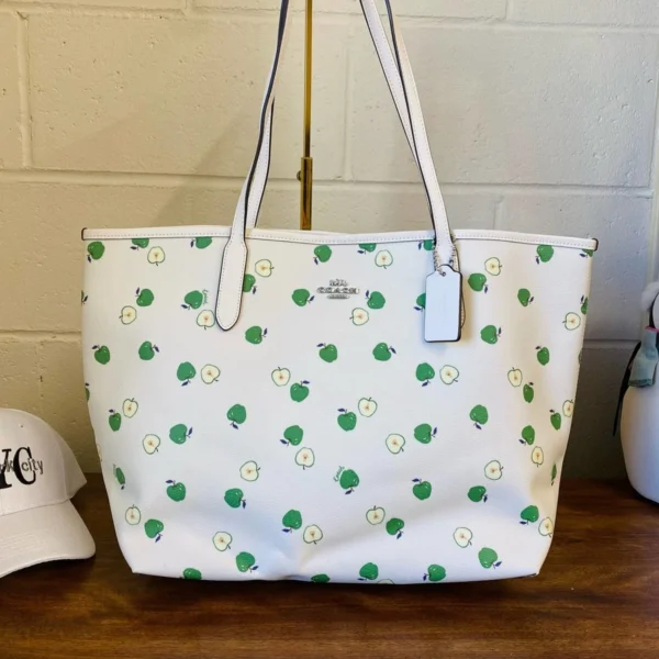 COACH C4119 City Tote With Apple Print Chalk Green Multi